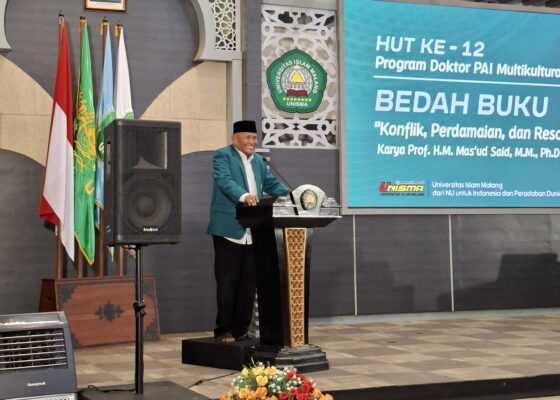 Samputan Ketua Pelaksana sekaligus Kaprodi S3 PAI, Prof. Dr. Djunaidi Ghony, M.A