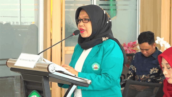 Siti Aminah, S.Ag., M.Pd.I. menyampaikan hasil penelitian disertasi di UNISKA